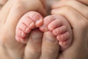 newborn photography baby toes